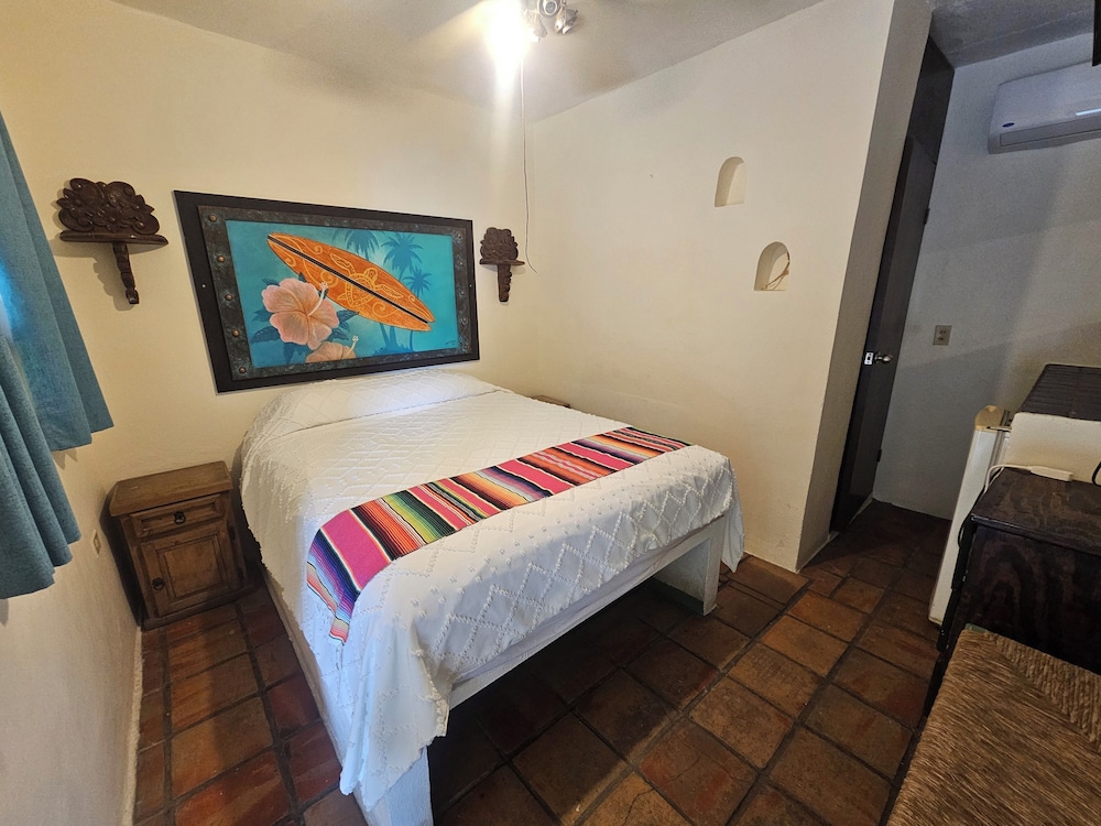 STANDARD, QUEEN BED