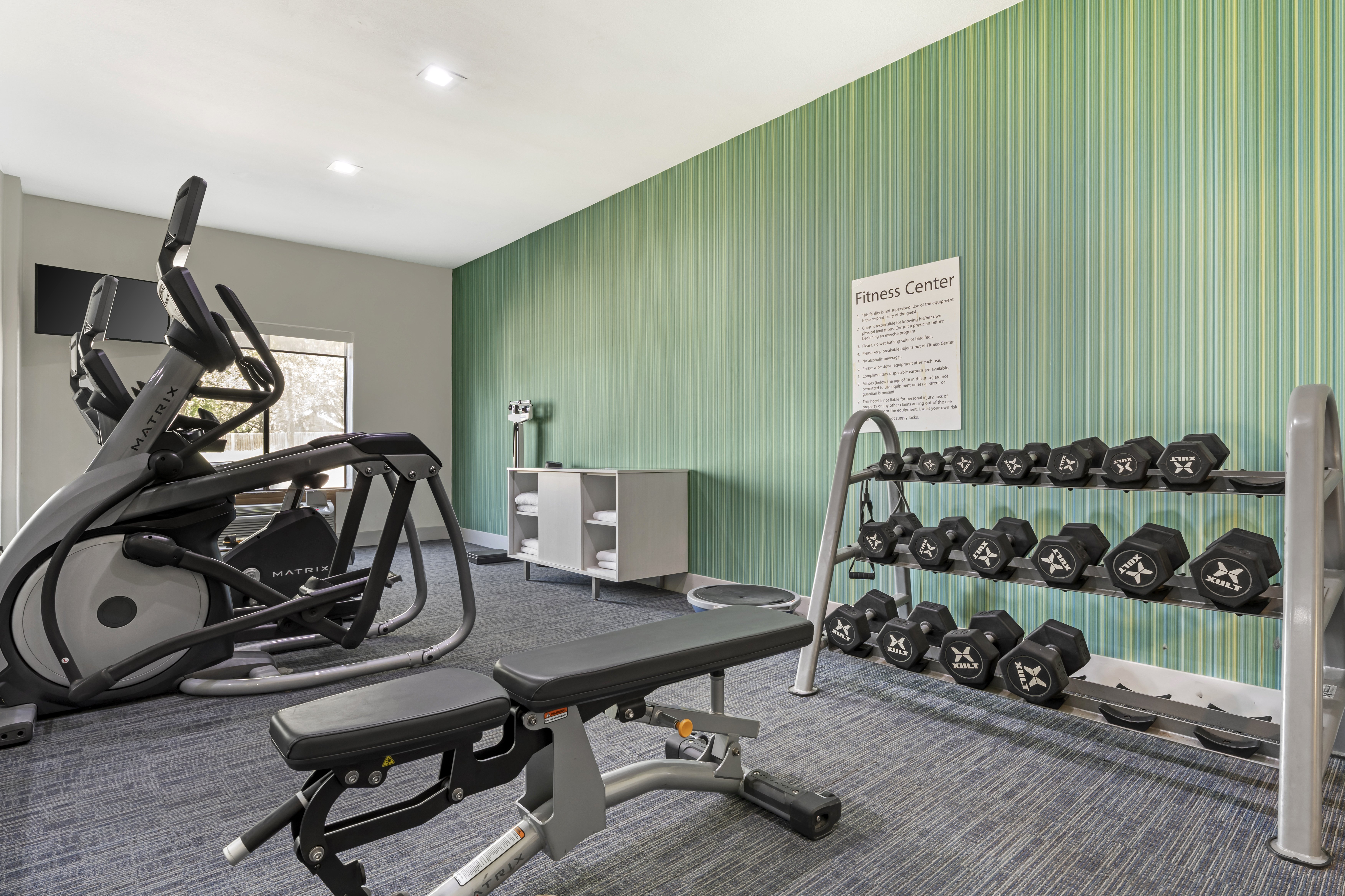 Holiday Inn Express Suites Beeville 46/76