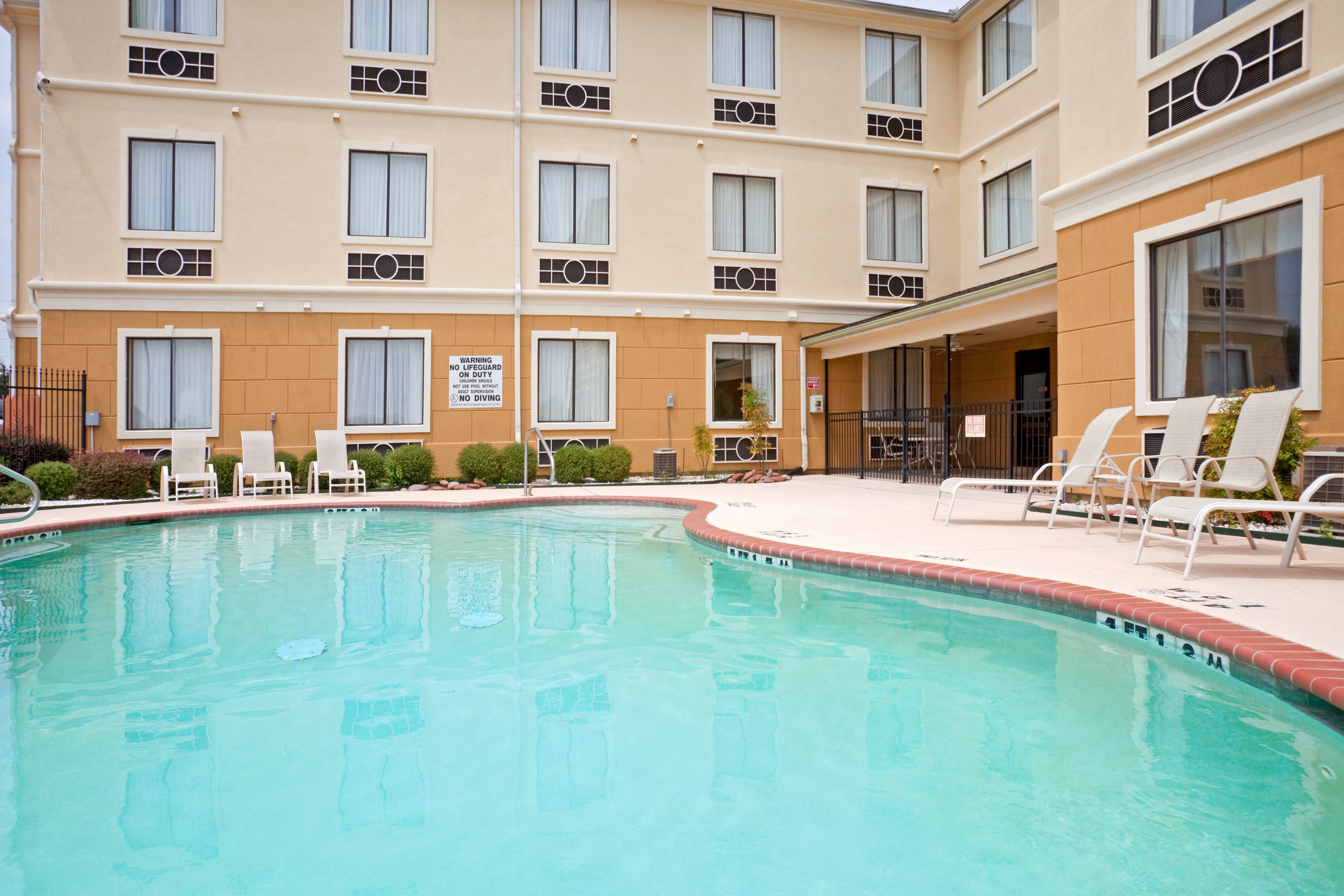 Holiday Inn Express Hotel Suites Mount Pleasant 7/61