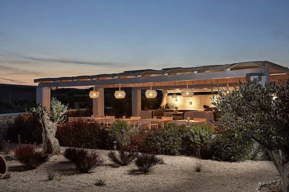 White Dunes Luxury Suites 1/50