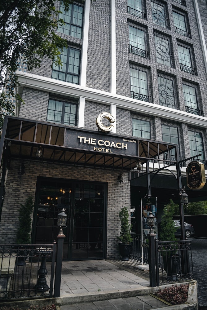 Montraj Coach in BANGKOK
