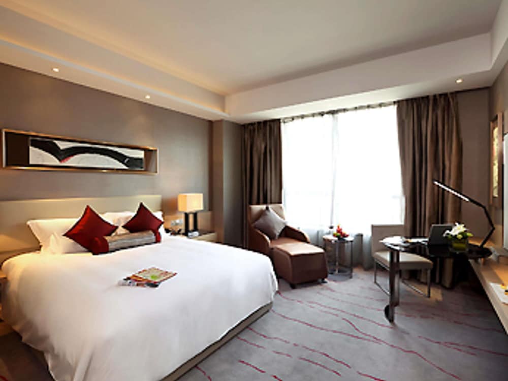 EXECUTIVE, KING BED