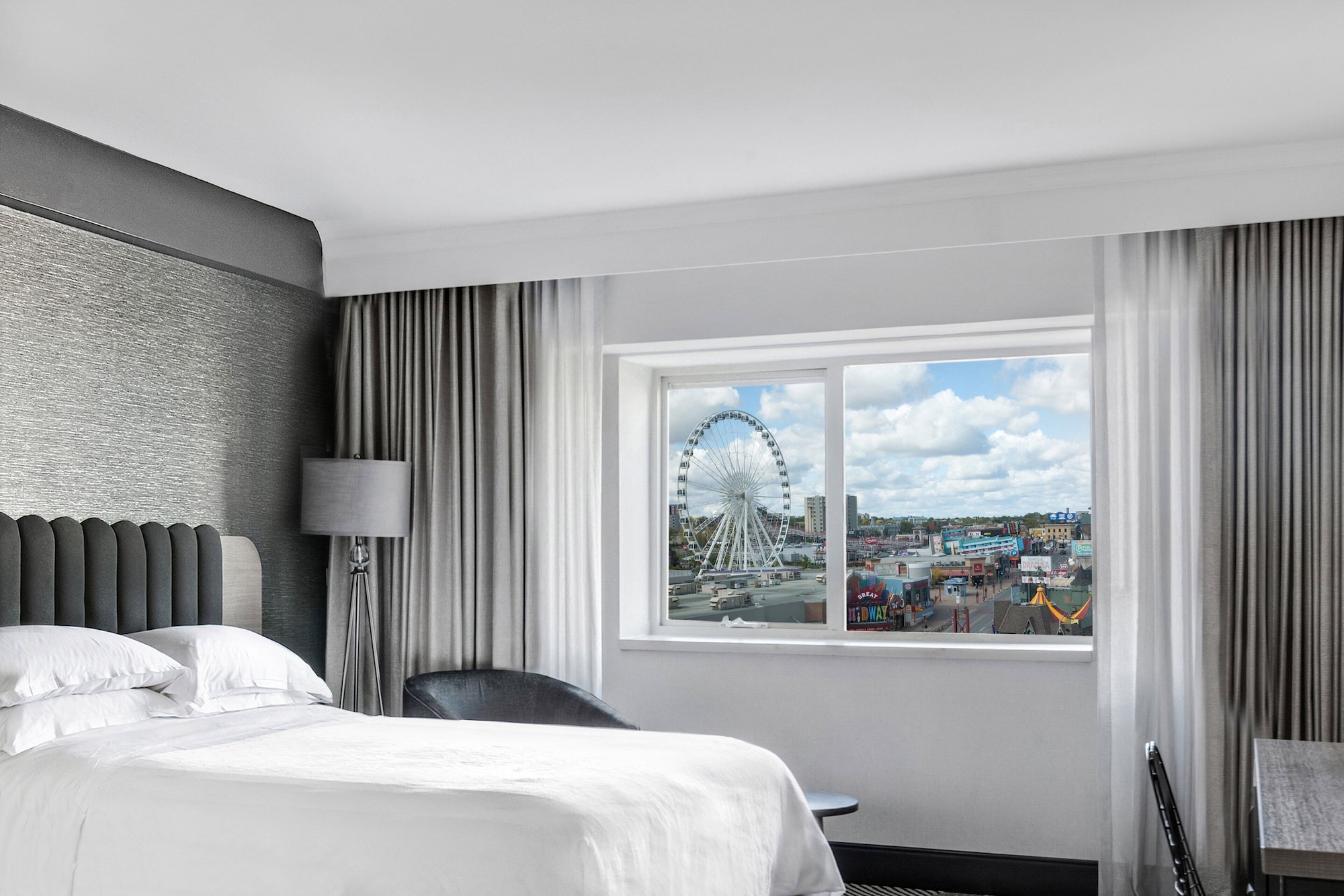 City, King Bed