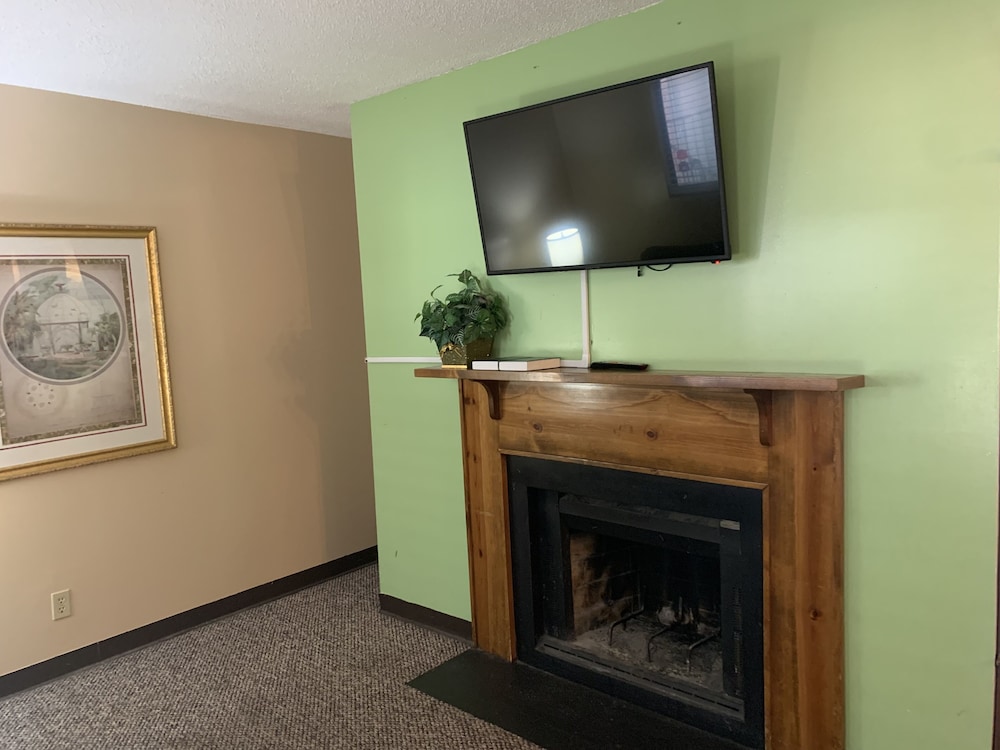 Oak Square Condominiums 9/50