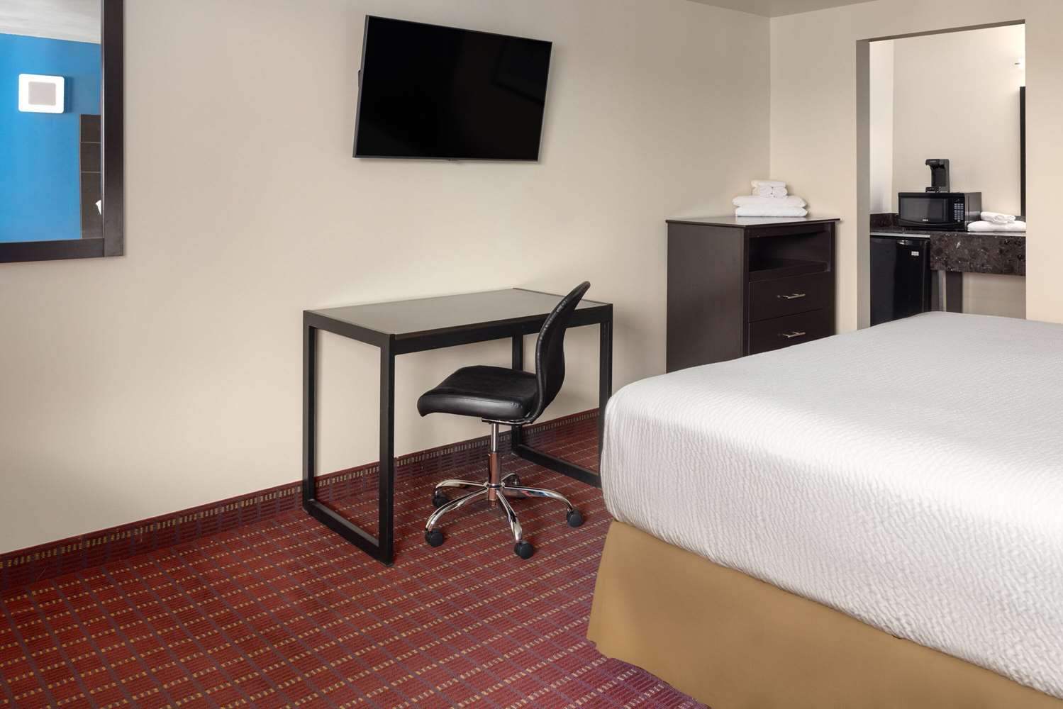 Travelodge by Wyndham Manhasset 15/28