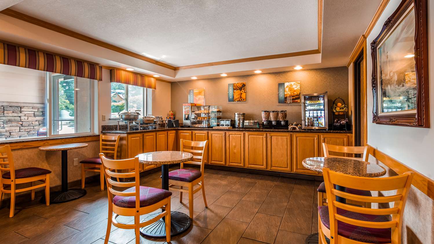 Best Western Plus Landmark Inn 27/34