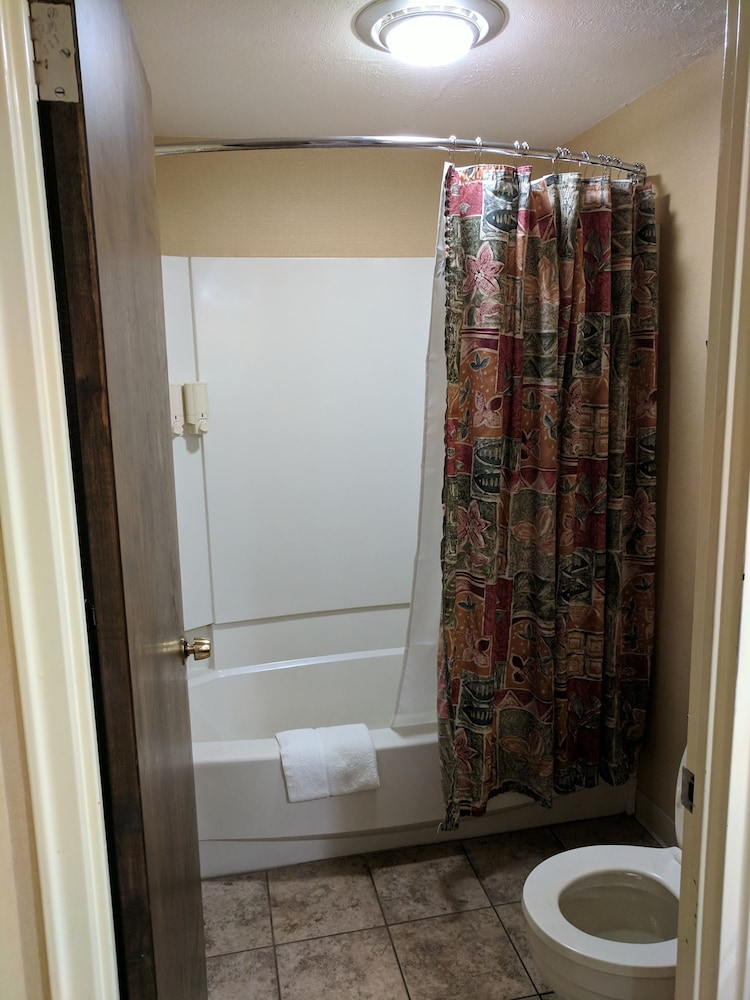 South Shore Inn 24/54