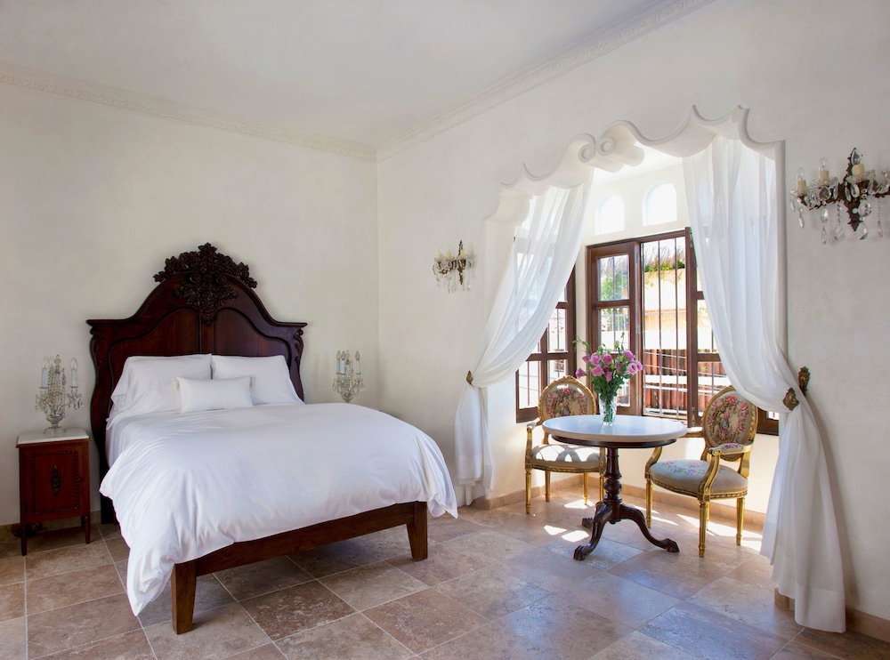 Suite, Queen Bed