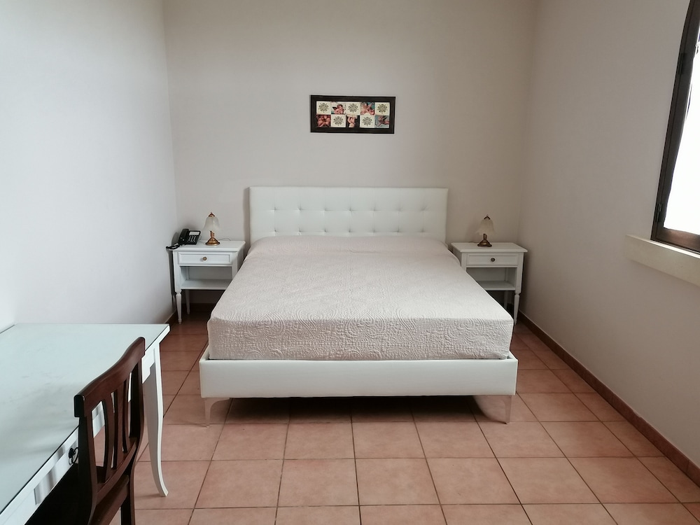 1 BEDROOM, APARTMENT
