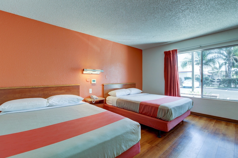 Motel6 Santa Ana, CA - Irvine - Orange County Airport 27/54