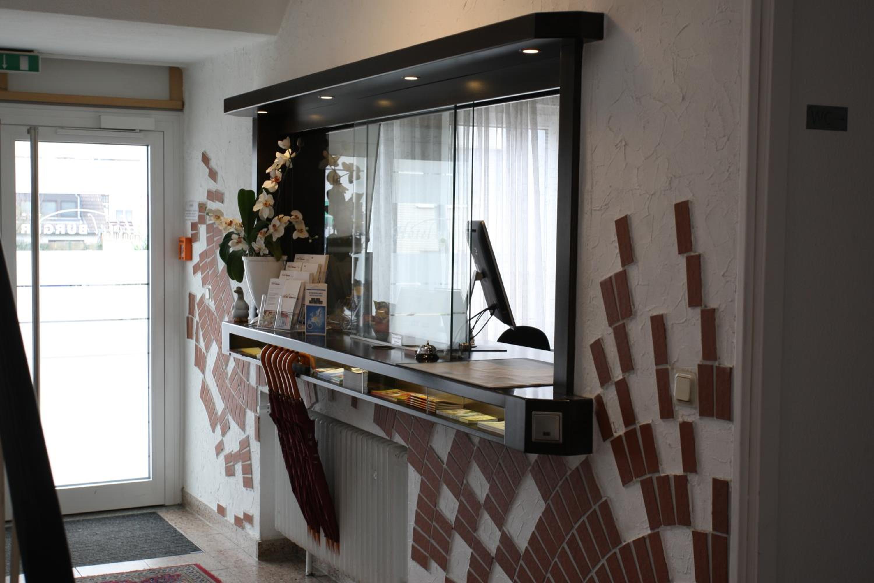 Hotel Burger 7/58