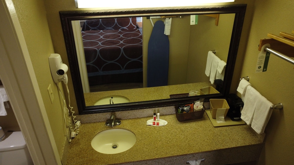 Super 8 By Wyndham Kingsville 22/47