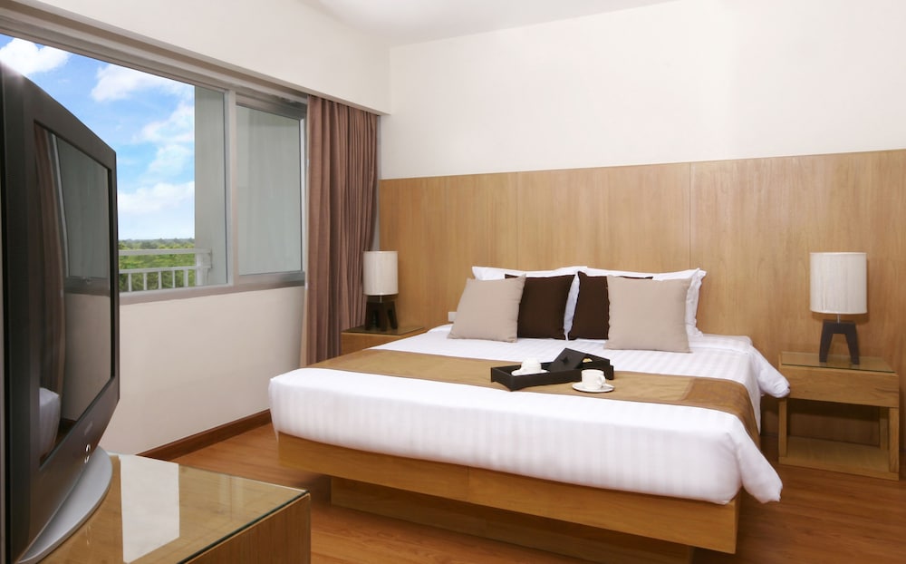 1 BEDROOM, SUITE