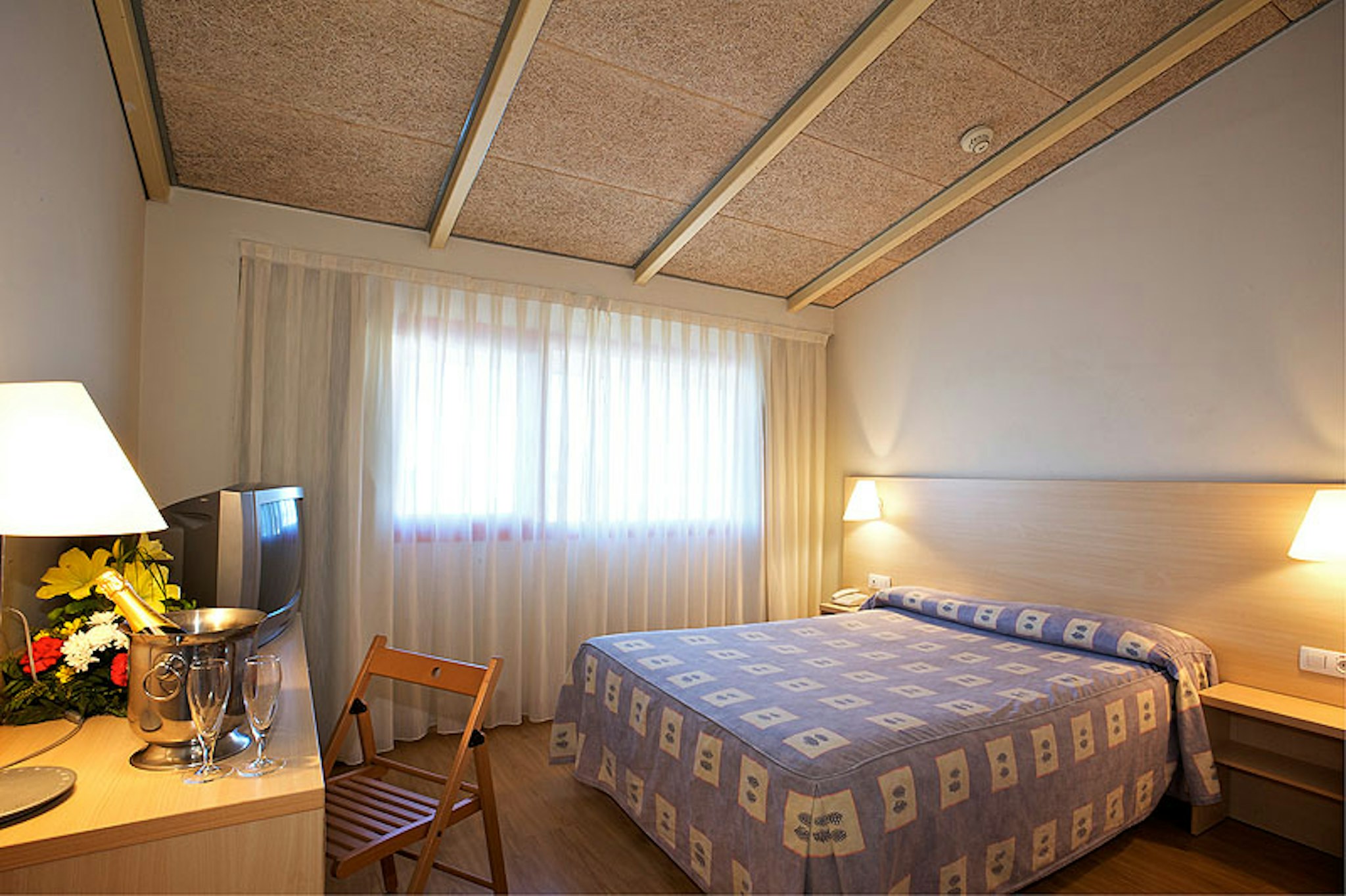 BASIC HOTEL 8/16