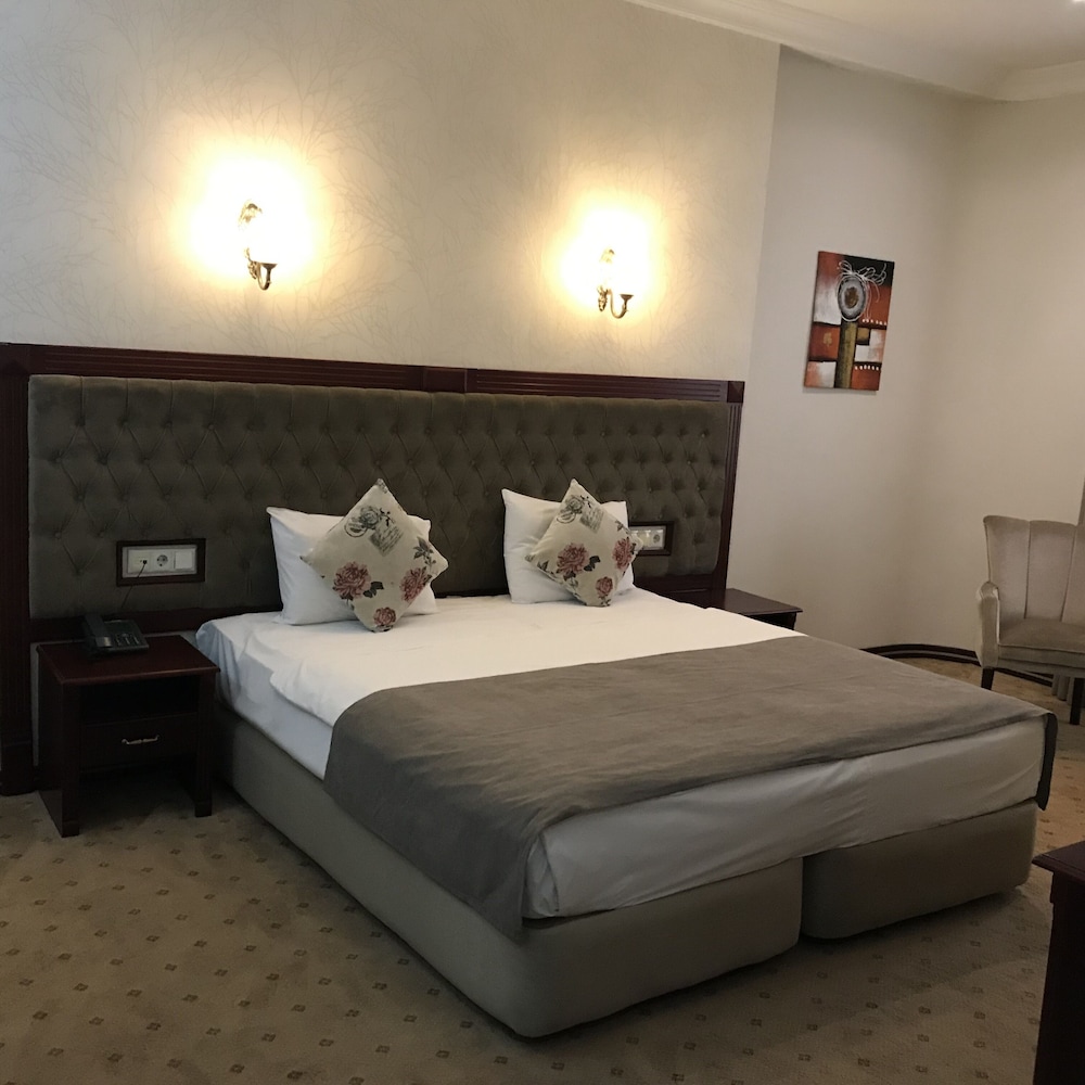 Capitol Hotel 7/50