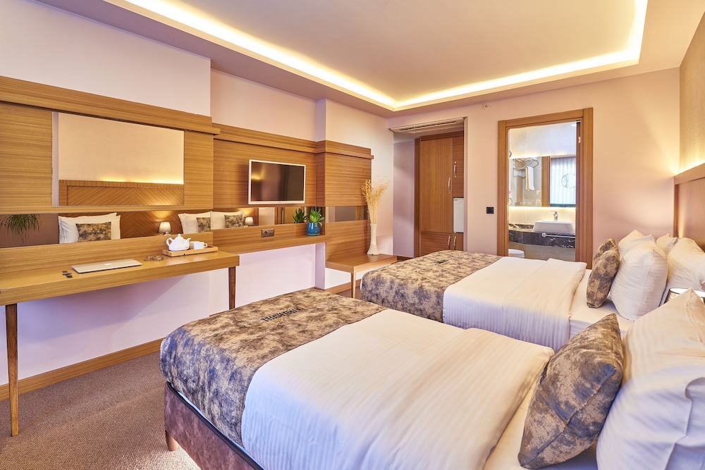 Standard, Queen Bed, Atro Hotel 4/9