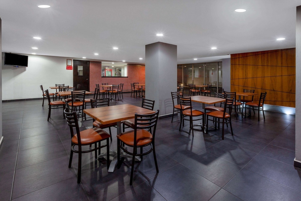 Ramada by Wyndham Acapulco Hotel and Suites 47/61