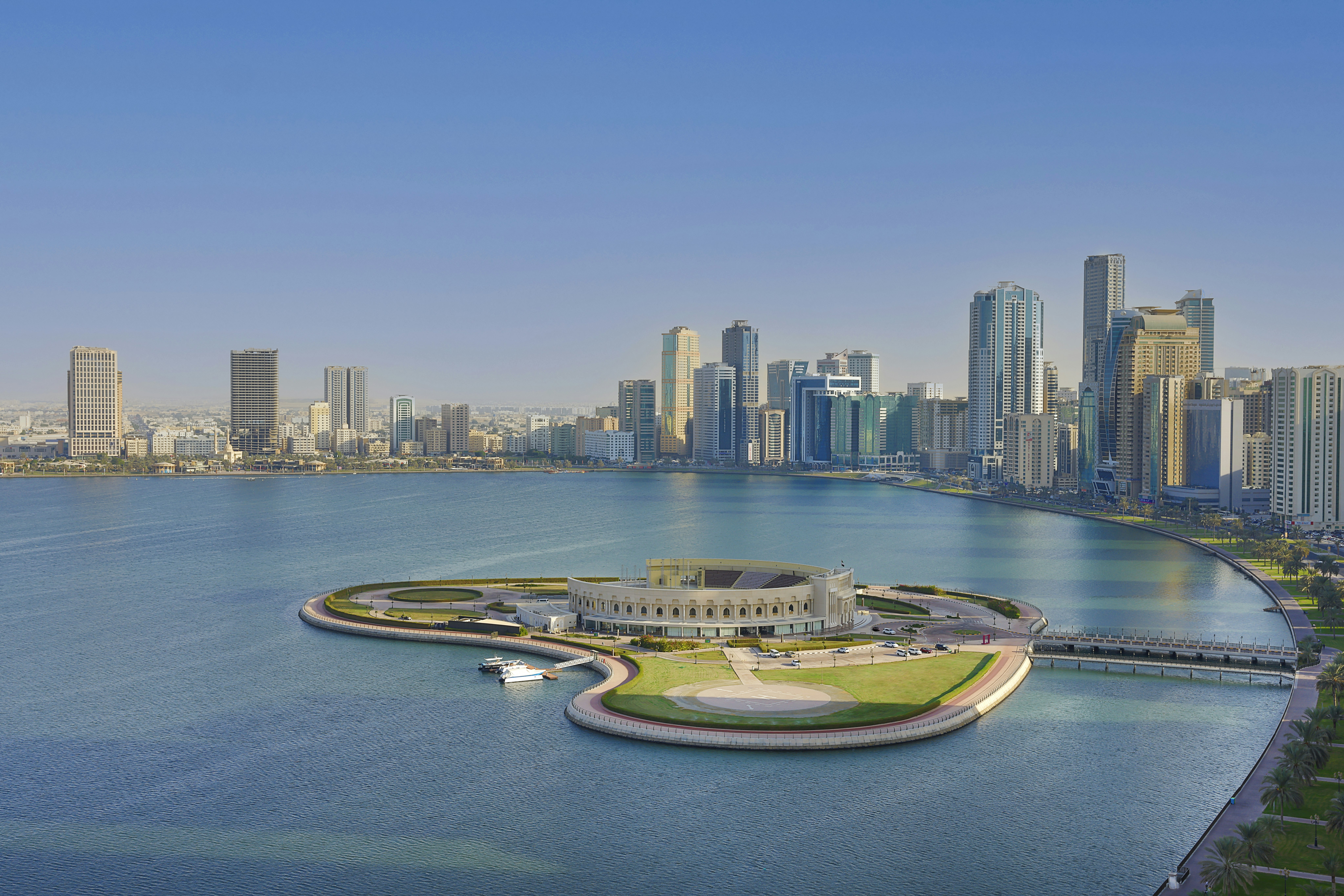 DoubleTree by Hilton Sharjah Waterfront Hotel and Residences 32/35