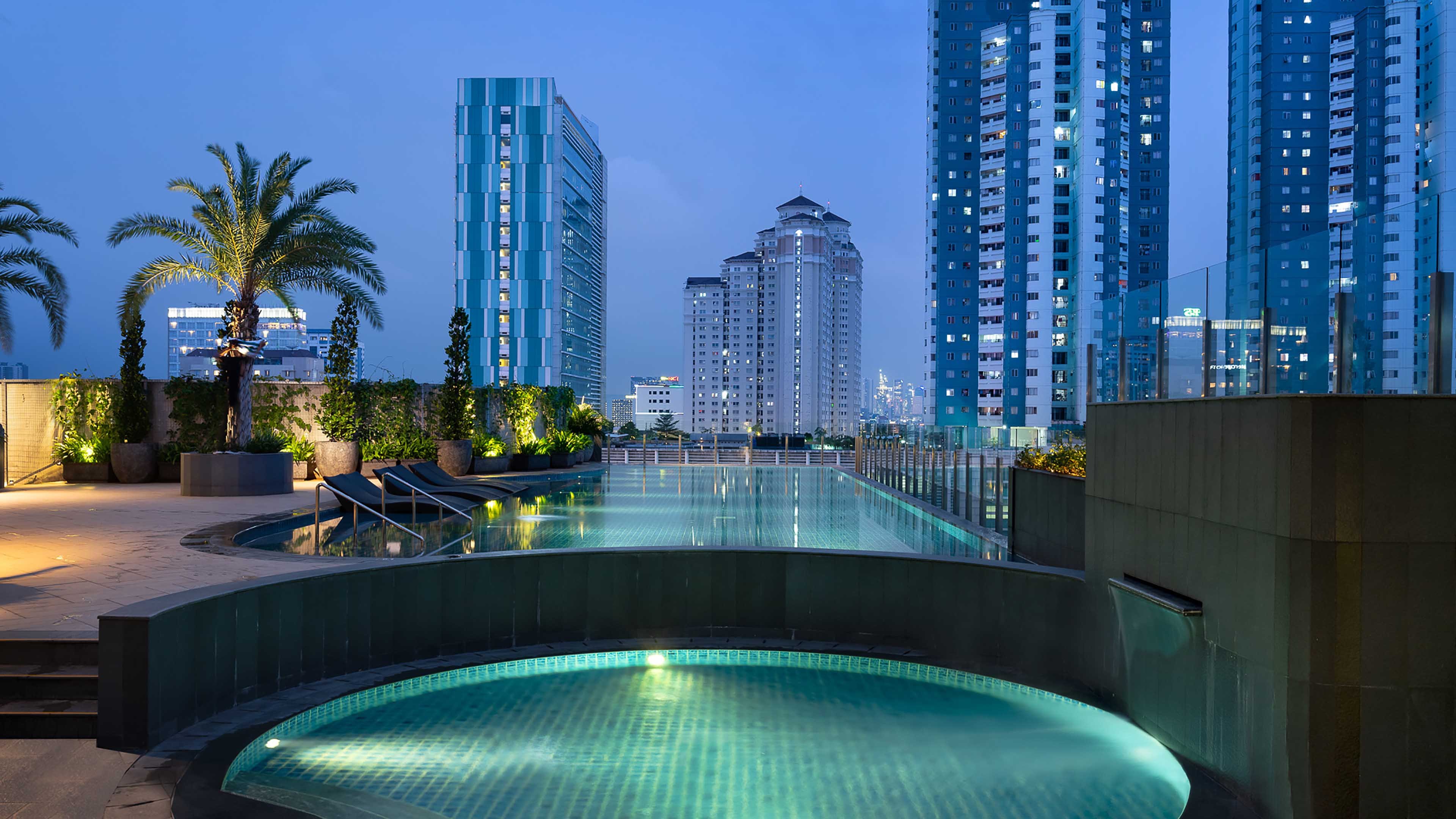 Holiday Inn Hotel Suites Jakarta Gajah Mada 37/77