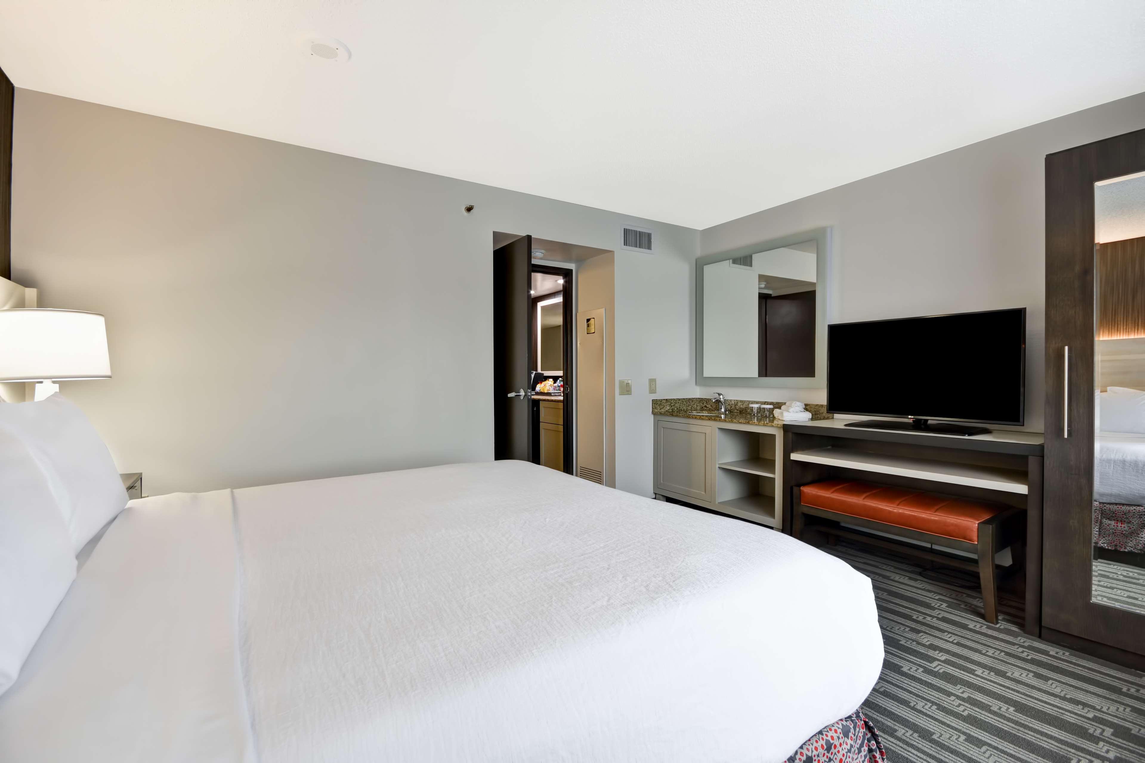 CONFERENCE, 2 ROOMS, SUITE, KING BED