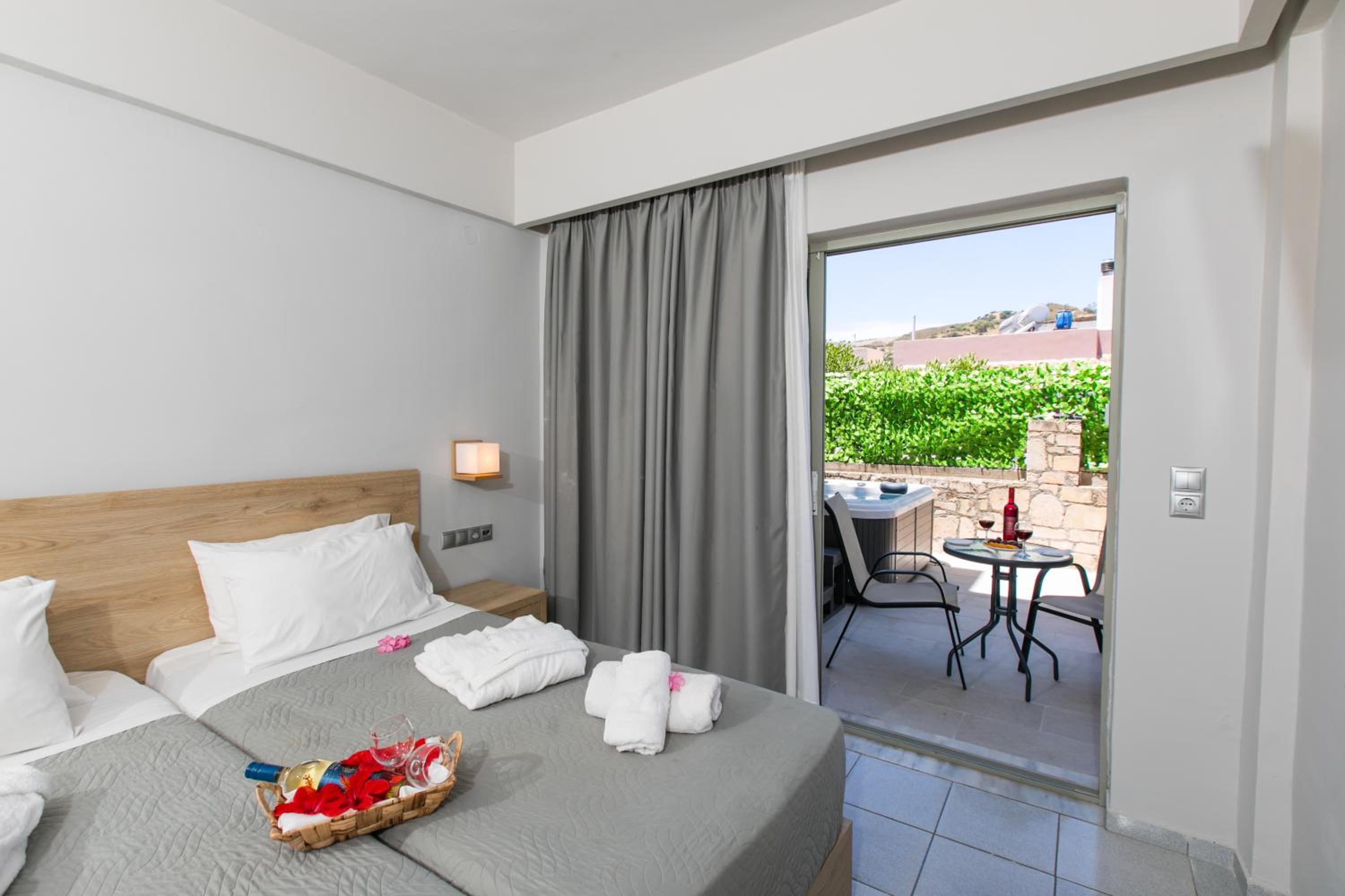 Exclusive, Double Bed, Outdoor Jetted Tub