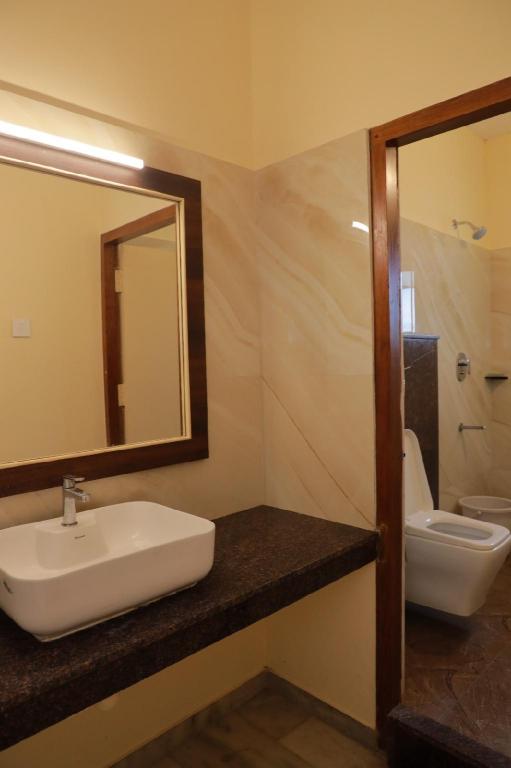 Hotel Maadhini 30/35
