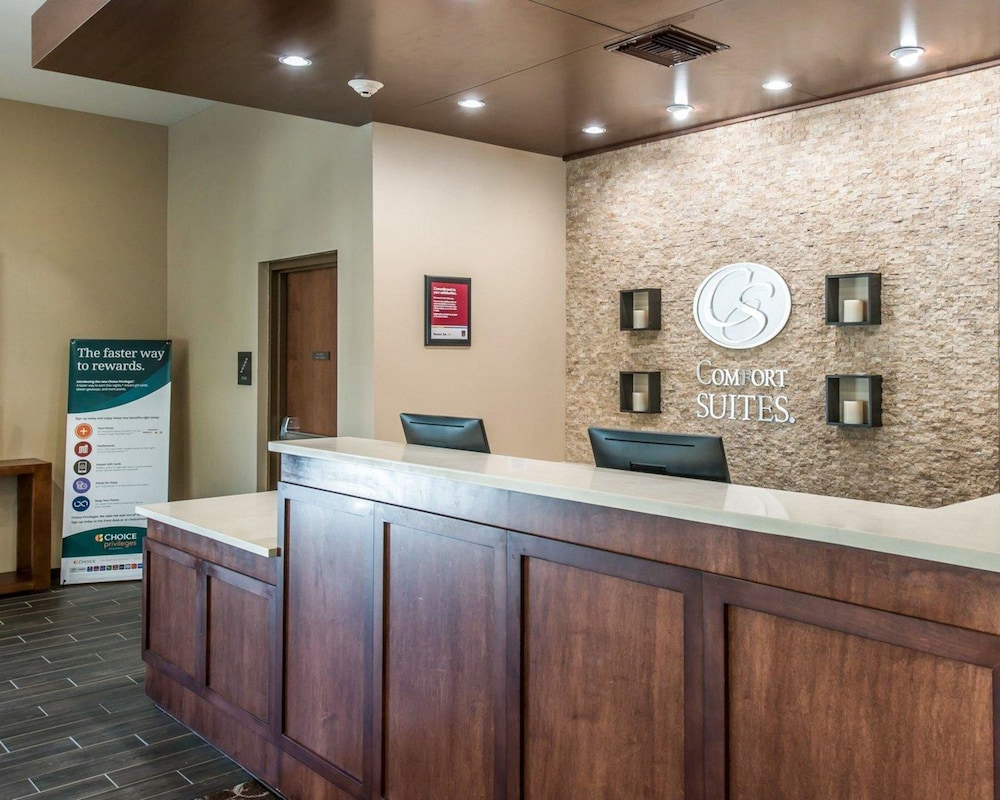 Comfort Suites Dunnellon near Rainbow Springs 8/40