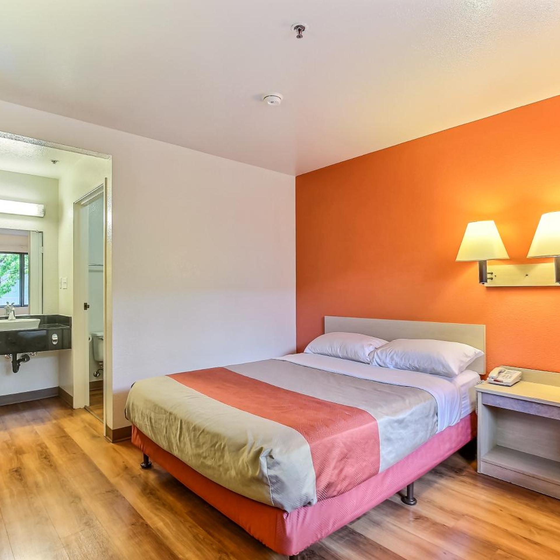 1 Full Bed - ADA/RI Shower