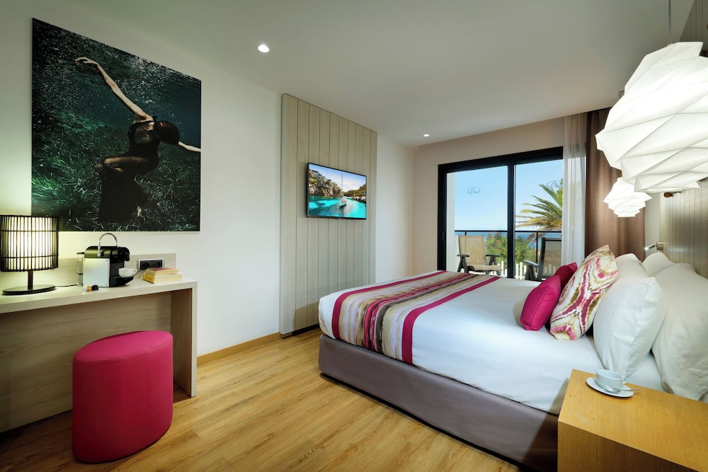 Deluxe, Double Bed, Sea Front, Sofa