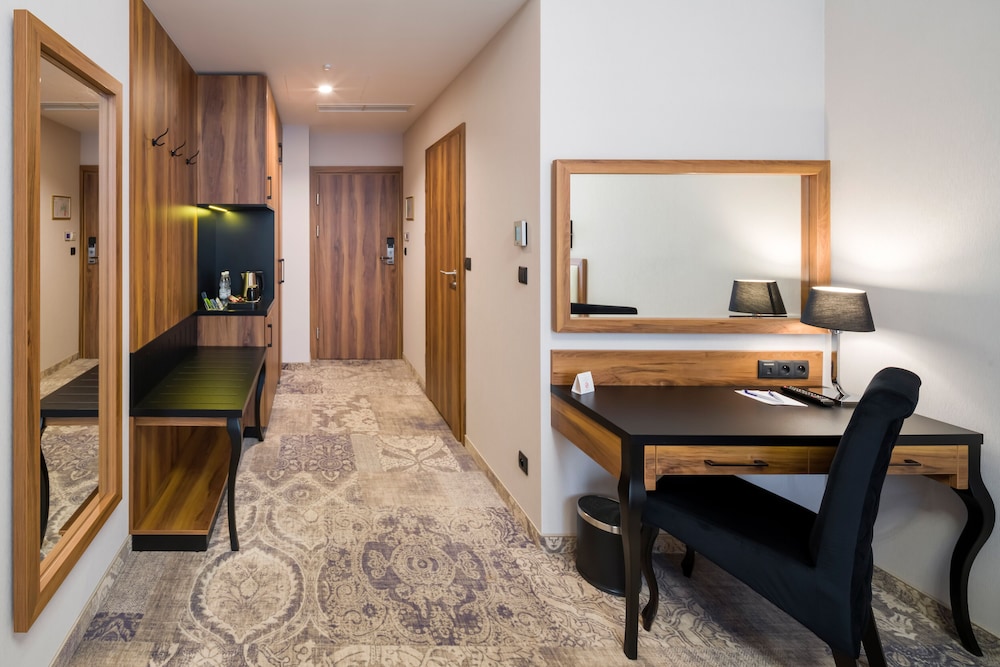 Sky Hotel Krakow 35/50