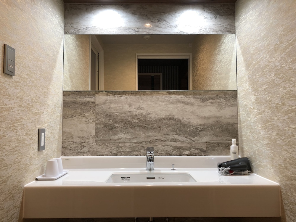 LUXURY, SUITE