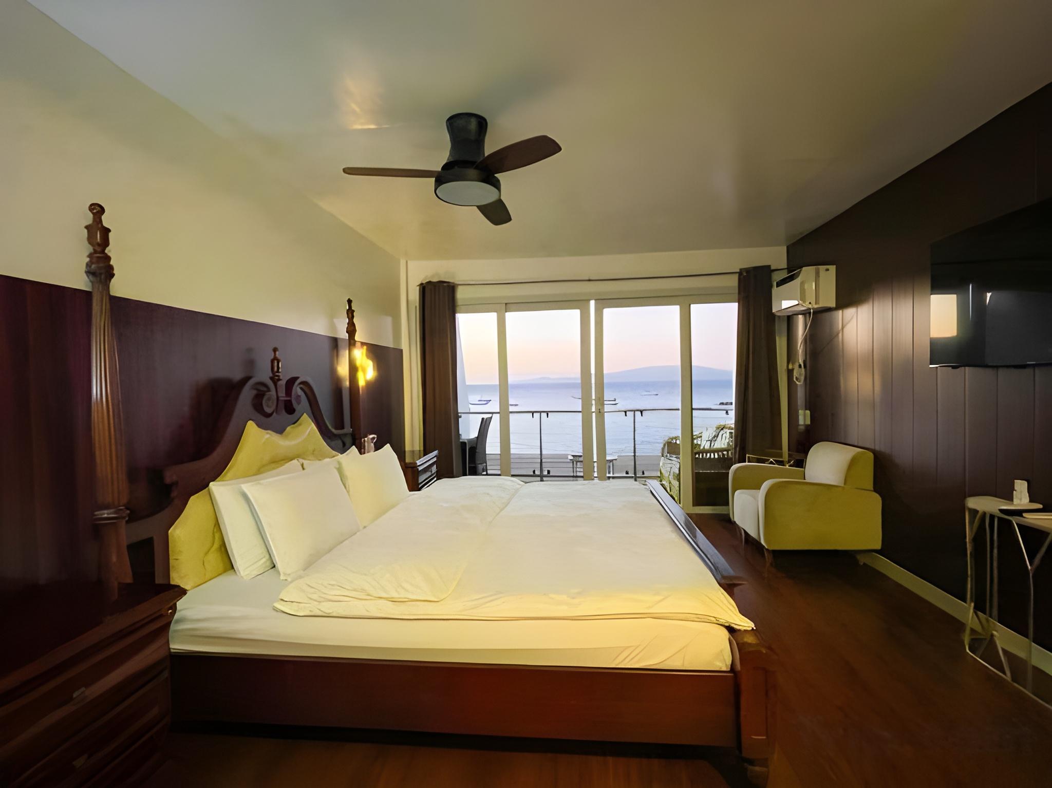 Deluxe, Beach Front