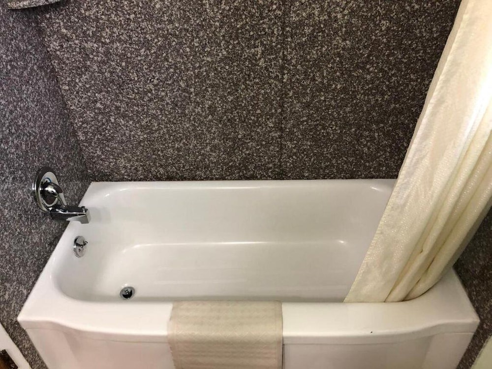Klamath Motor Lodge 61/64