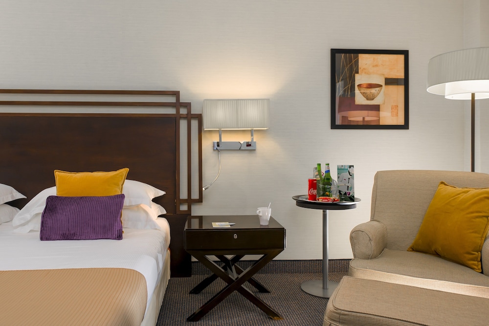 Crowne Plaza St Peter S 47/77