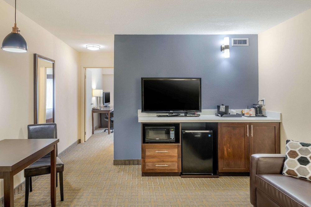 Quality Inn & Suites Bathurst, NB 39/50