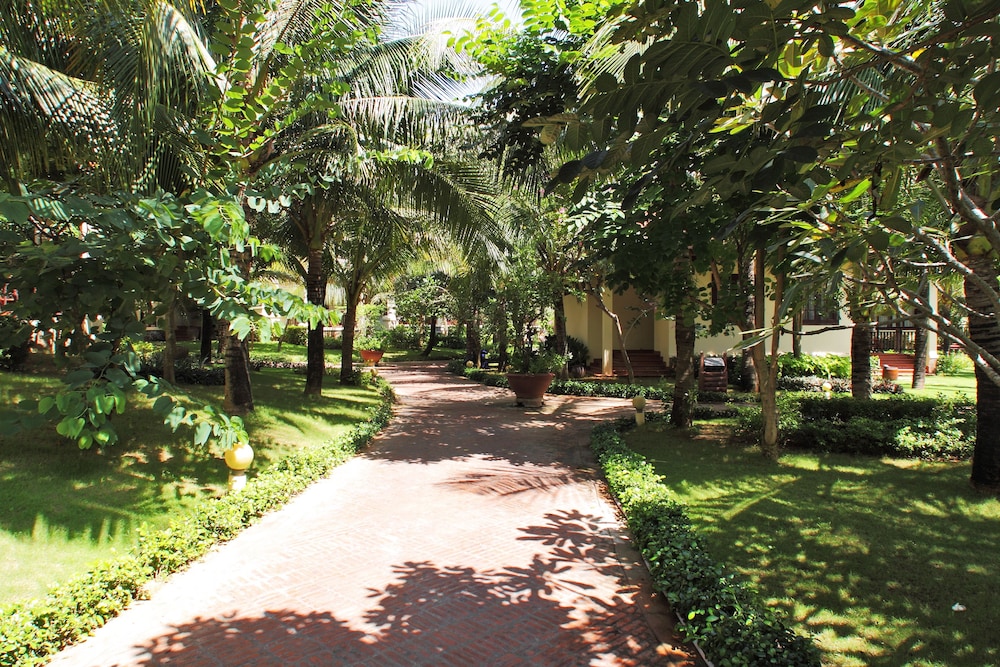 Golden Coast Resort And Spa 47/50