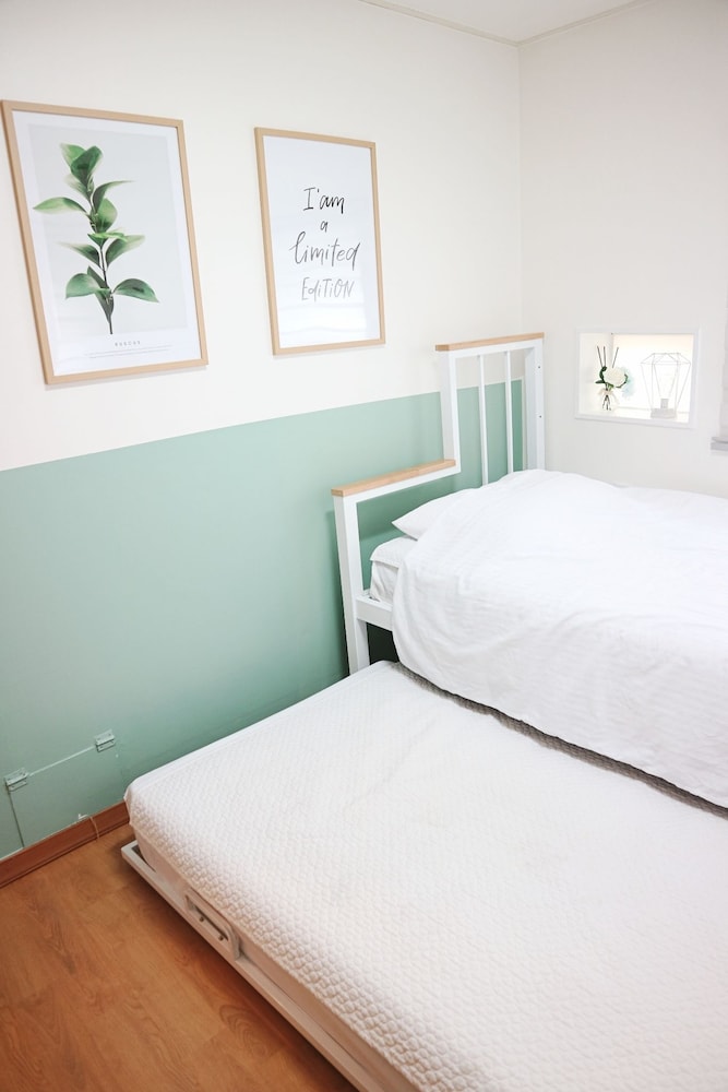 Room, Twin Beds, 24 guesthouse Seoul Station 2/4