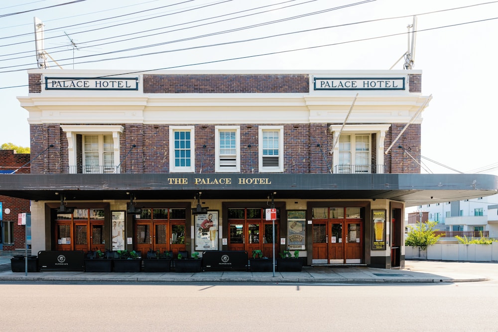 Palace Hotel Mortlake 1/25