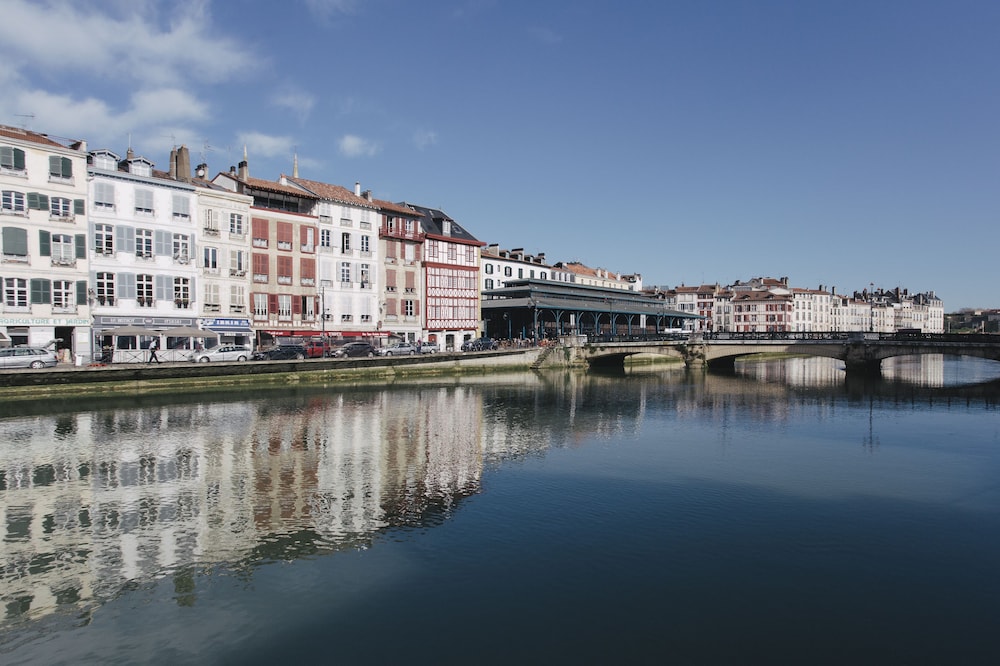 Mercure Bayonne Centre Le Grand Hotel 42/49