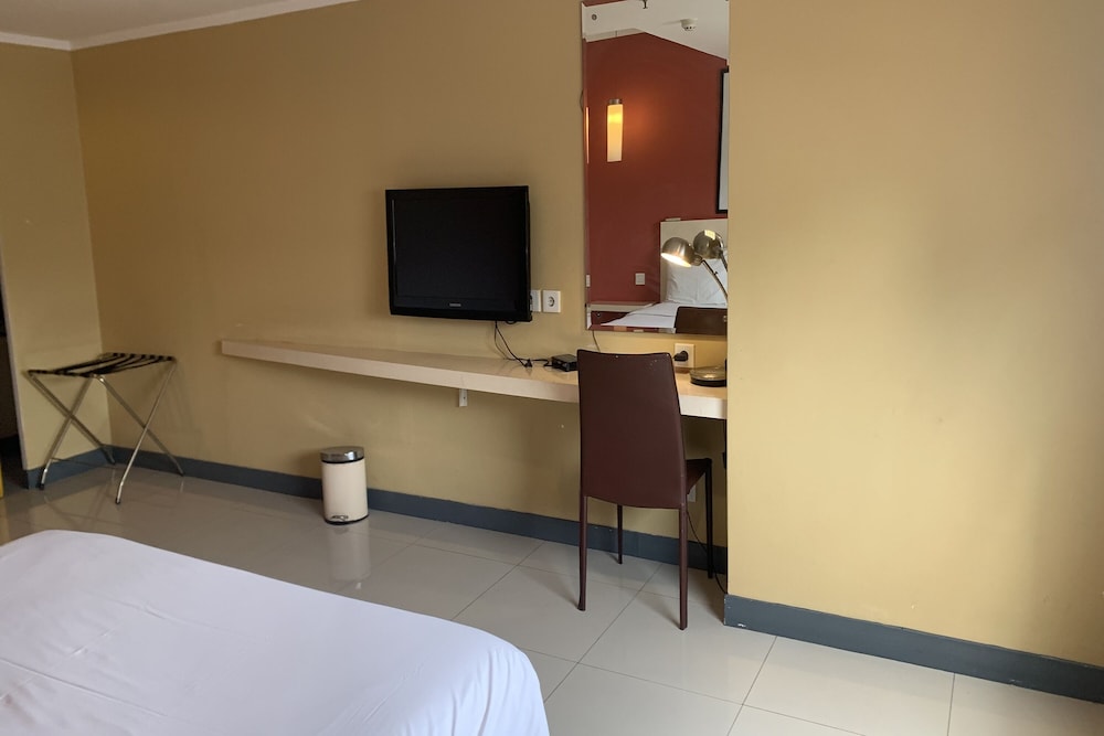 The Plaza Hotel Glodok 29/47