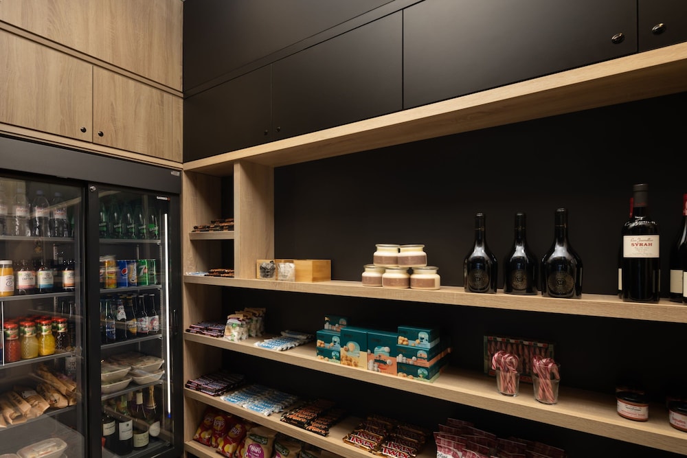 Courtyard by Marriott Paris Charles de Gaulle Central Airport 10/31