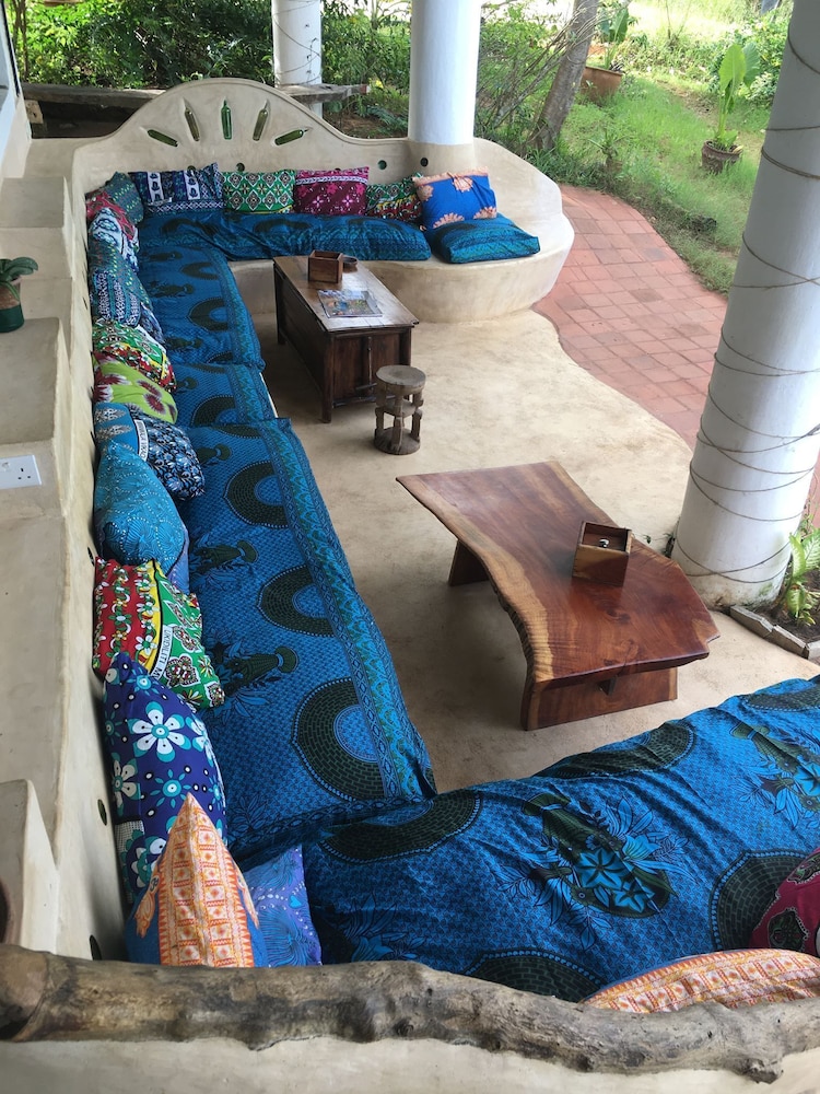 DISTANT RELATIVES ECOLODGE & BACKPACKERS 23/50