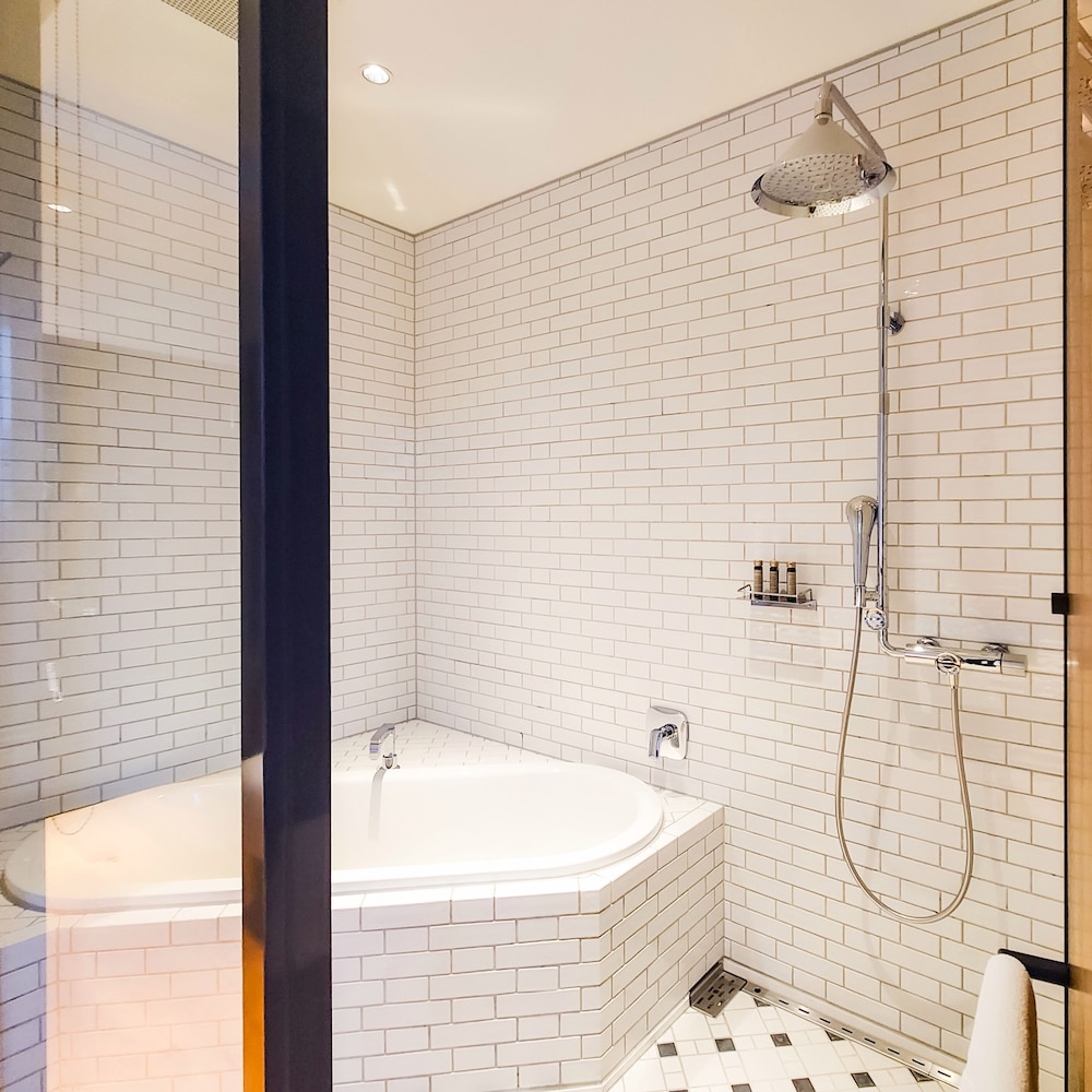 Ebisuholic Hotel 64/65