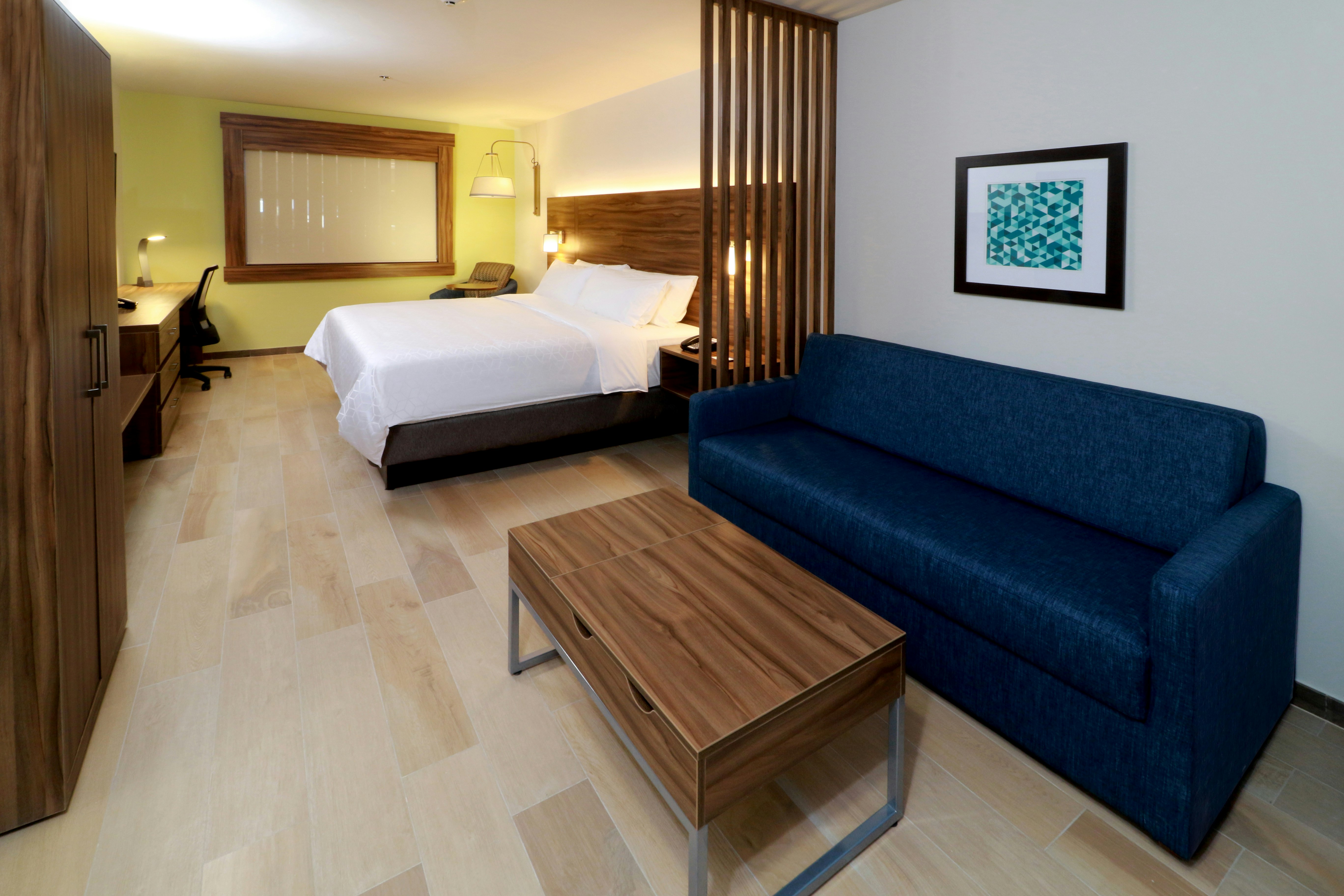 Holiday Inn Express And Suites Playa Del Carmen 11/74