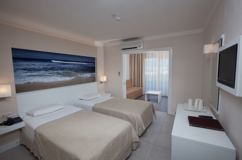 Batihan Beach Resort 19/76