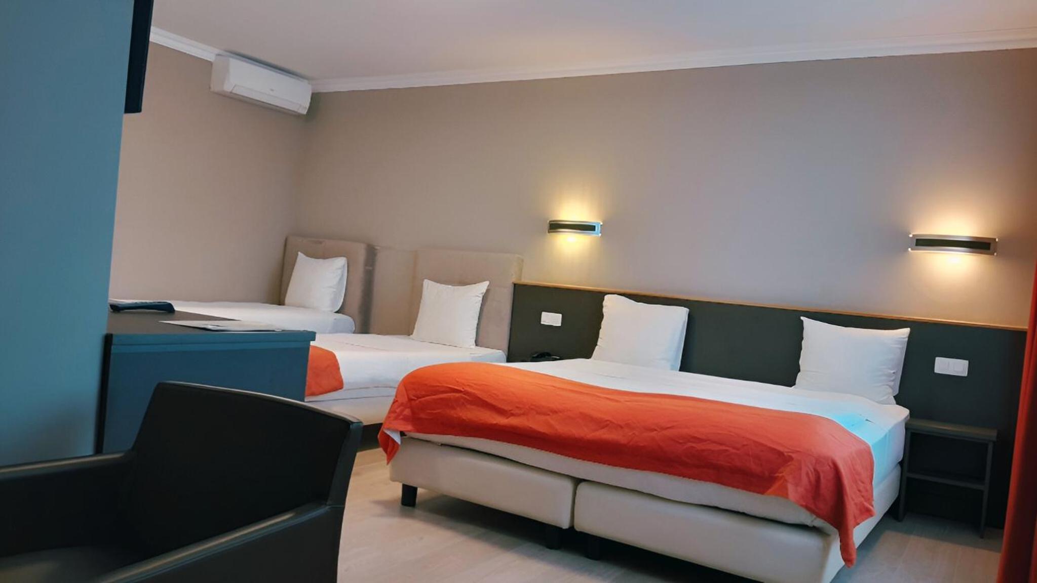 غرفة سوبيريور رباعية بسرير فردي، Hotel Taormina Brussels Airport 10/10