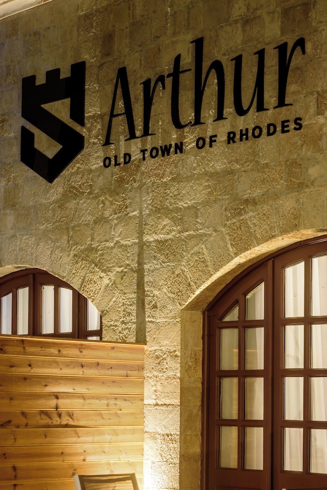 Arthur Suites photo5