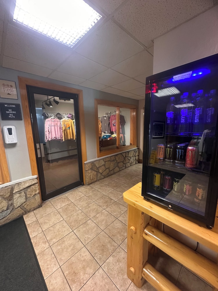 Pictured Rocks Inn & Suites 7/70
