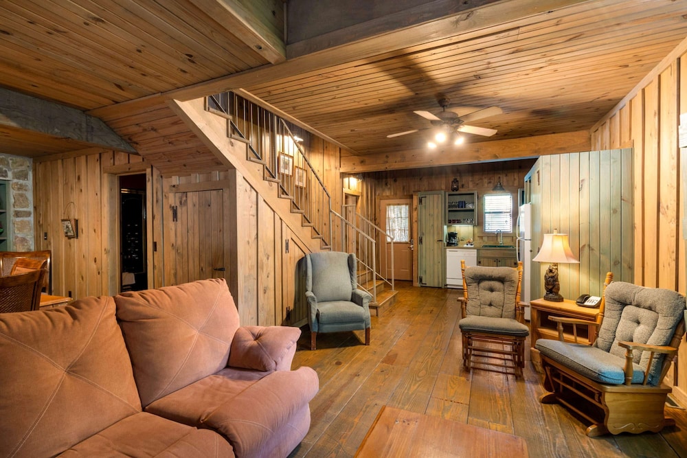 The Cabins At Green Mountain 40/68