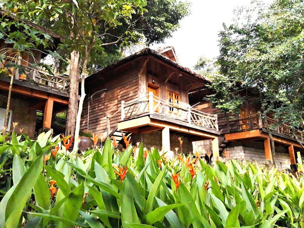 Ancarine Beach Resort 6/72